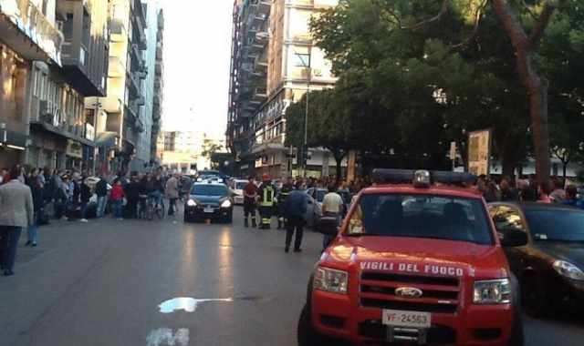 Bari, piazza Umberto: accoltellato carabiniere in borghese. Il video